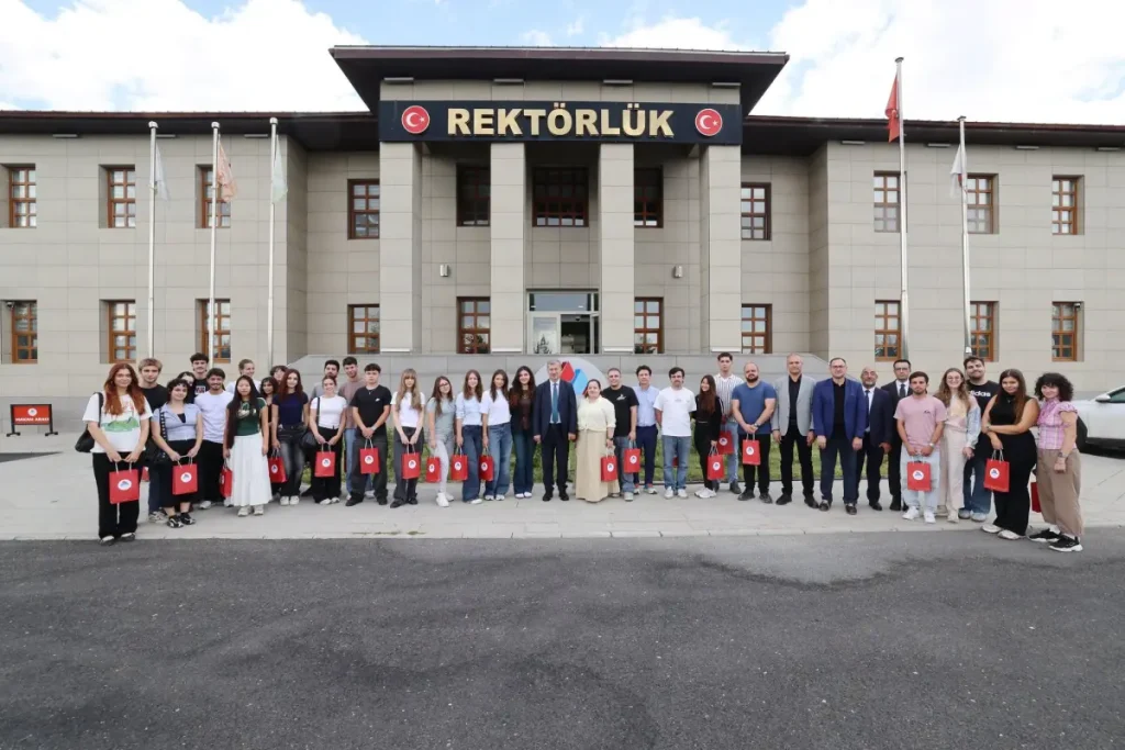 Ağrı İbrahim Çeçen Üniversitesi’nde 5 ülkeden gençler buluştu