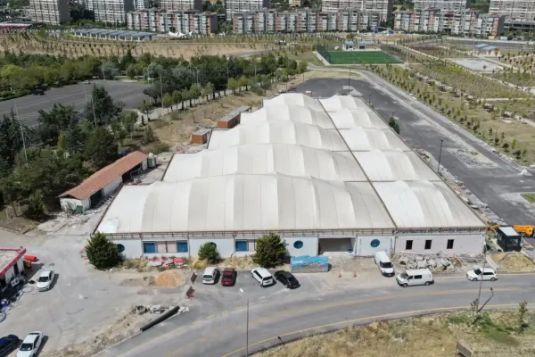 Göksu Parkı’ndaki kapalı pazar alanı yenileniyor
