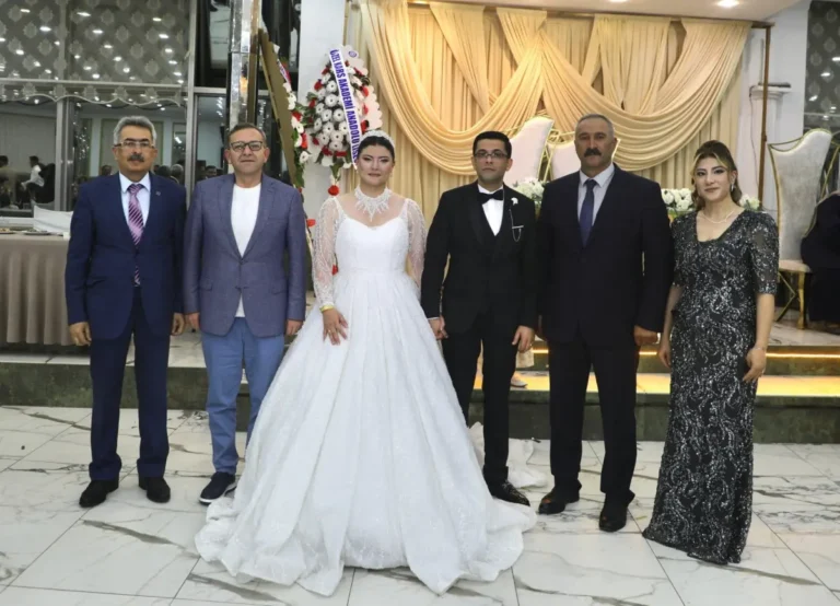 Kars Valisi Ziya Polat, Yardımcıel ailesinin mutluluğuna ortak oldu