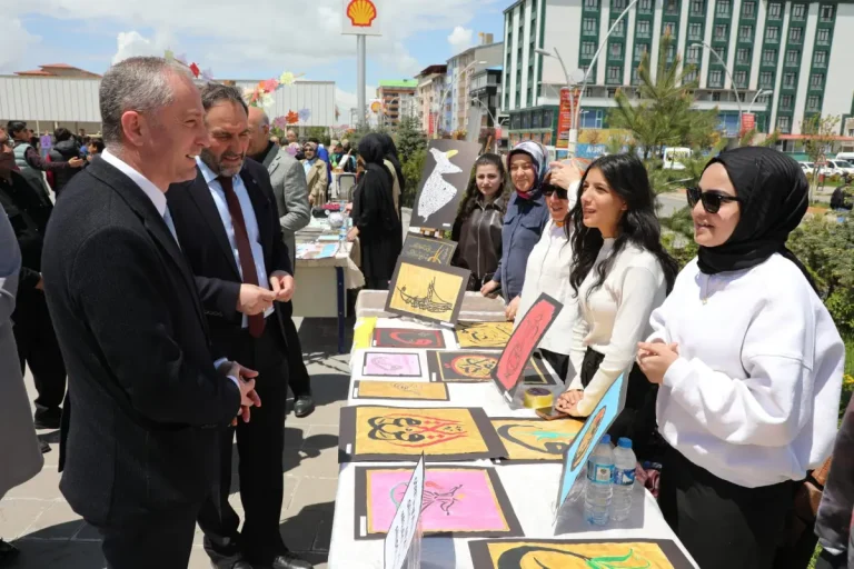 Ağrı’da “Vakti Kuşanmak” sergisine ilgi