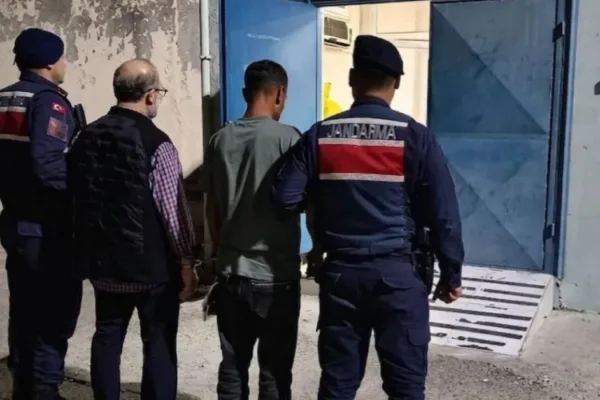 Kendilerini polis diye tanıtıp 10 milyonluk vurgun yaptılar