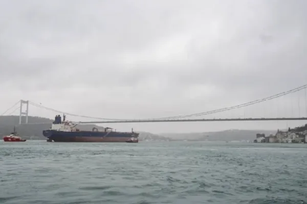 İstanbul Boğazı transit gemi geçişine kapatıldı