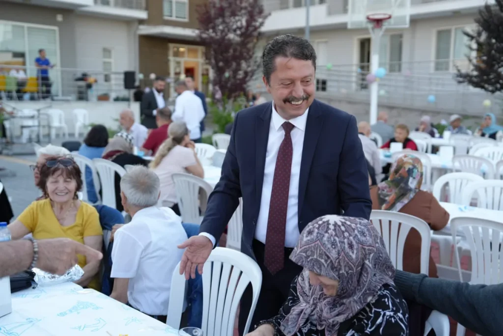 Başkan Kasap, Babalar Günü’nde huzurevi sakinleriyle buluştu