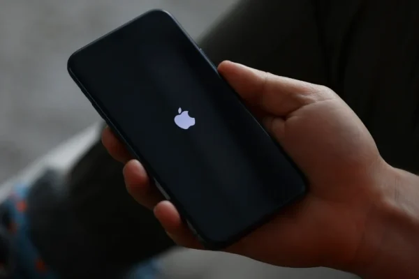 Yeni tanıtılan iPhone’ların ardından eski modellere de zam geldi