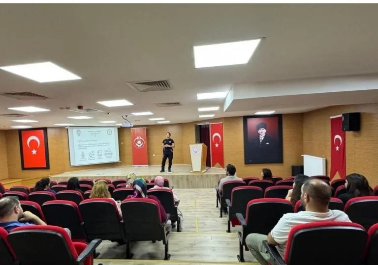 Kars’ta trafik farkındalığı için eğitim düzenlendi