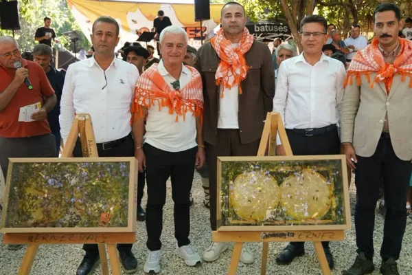 Finike’de 10. Ernez bal festivali coşkusu