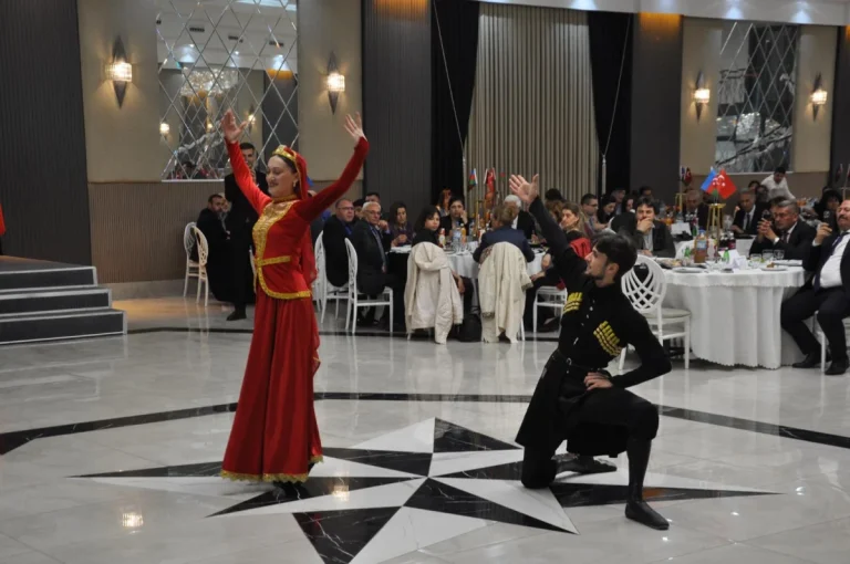 Kars’ta Azerbaycan Bağımsızlık günü kutlandı