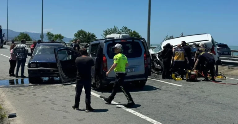 Ters yöne giren otomobil kazaya neden oldu: 2 ölü, 3 yaralı