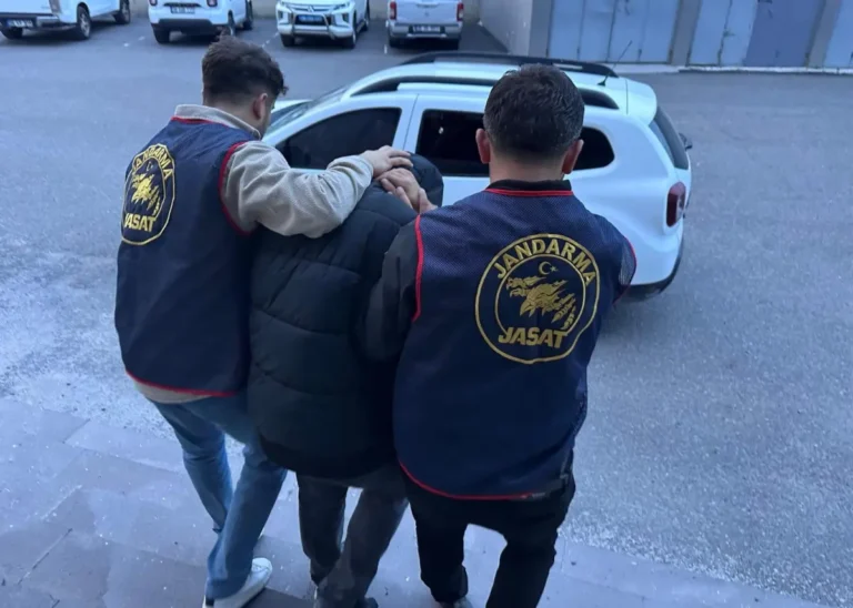 Kars’ta 51 suç kaydıyla aranan ve şahıs yakalandı