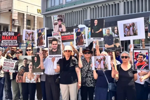 Bolu’da yangında ailelerini kaybeden acılı aileler Ulus’ta buluştu