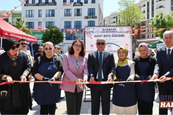 Vali Duru Hayat Boyu Öğrenme Haftası Sergisini Ziyaret Etti