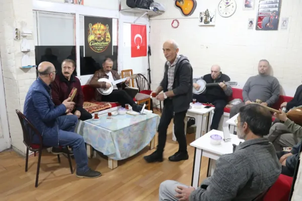 ”Oyun yok, gün boyu canlı müzik var”