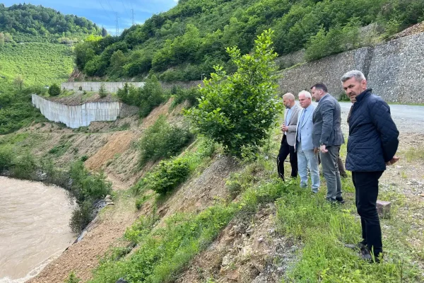 Selden zarar gören kovanlıkta hasar tespiti yapılıyor