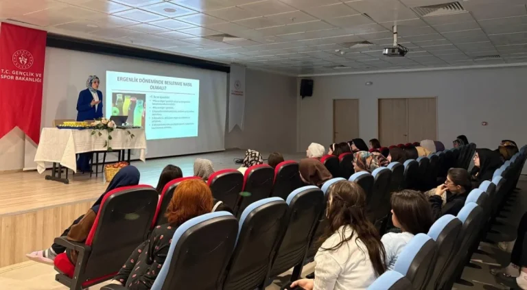 Kağızmanlı Hıfzı Yurdu’nda “Sağlıklı ve Dengeli Beslenme” konferansı