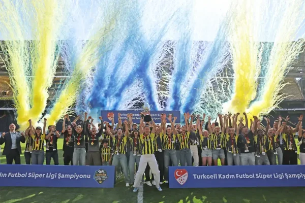 Fenerbahçe Şampiyonluk Kupasını Aldı