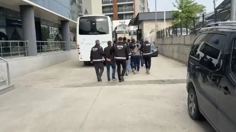 Bursa’da iş insanlarına zorla çek imzalattığı öne sürülen suç örgütüne operasyon