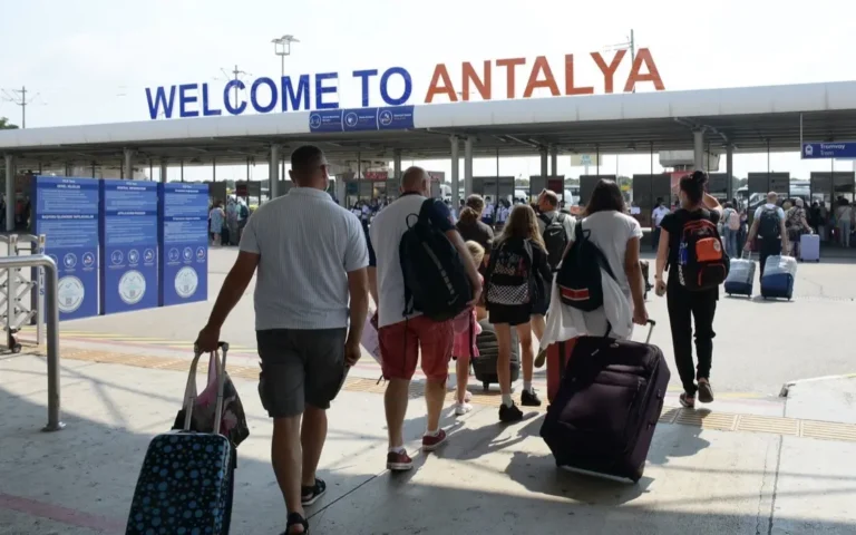 Antalyalı turizmcilerin yüzü bayramda güldü