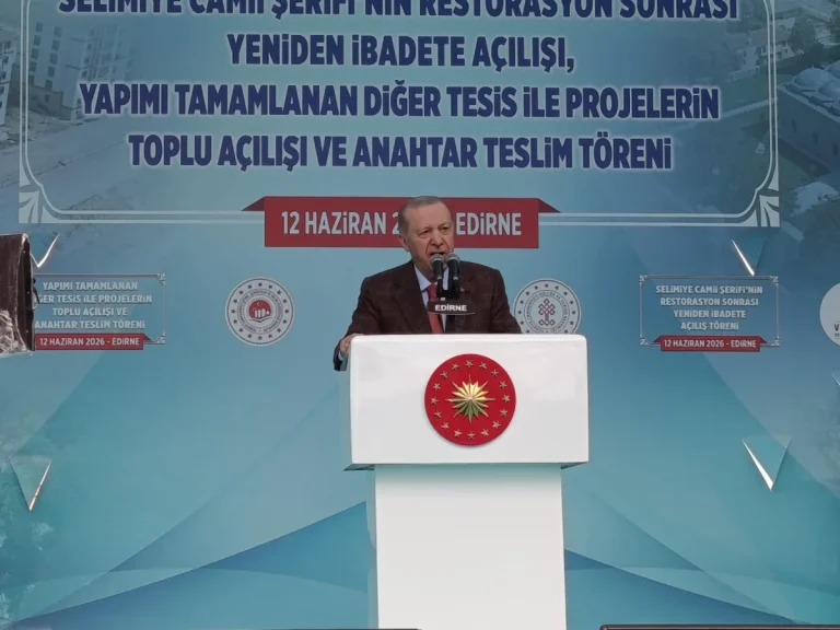 Cumhurbaşkanı Erdoğan: Bazıları koltuklarını korumak için ayaklanmaktan bahsediyor