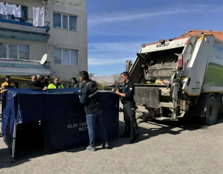 Erzurum’da çöp kamyonunun çarptığı kadın hayatını kaybetti