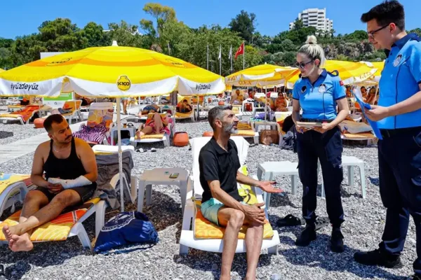 Konyaaltı sahili’nde ‘dumansız plaj’ denetimleri sürüyor