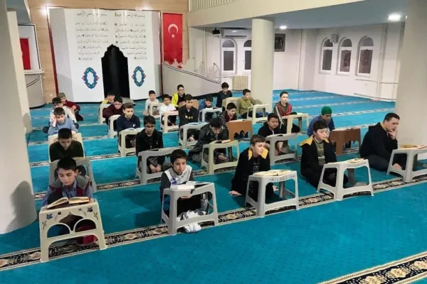 Kırıkkale’de çocuklar camide buluşuyor