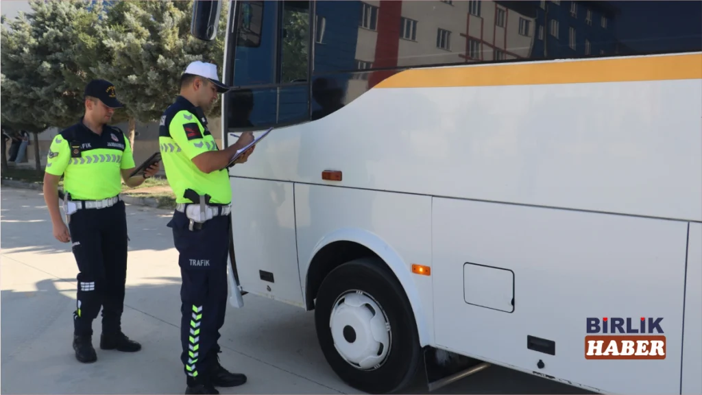 Aksaray’da okul servislerine sıkı denetim: Jandarma tek tek kontrol etti