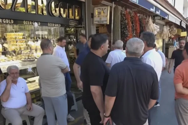 Diyarbakır’da kuyumcuya kurşun yağdırdılar!