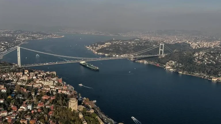 Amiral Kupası yarışı nedeniyle boğaz trafiğine geçici duraklama