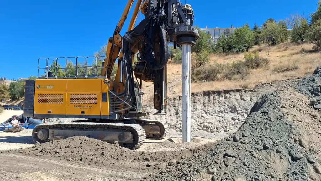 Beypazarı’nda heyelana karşı 228 fora kazık çakılıyor