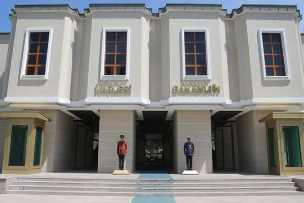 İçişleri Bakanlığı iki belediye başkanını görevden uzaklaştırdı
