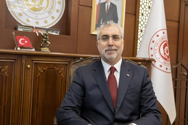 Çalışma ve Sosyal Güvenlik Bakanı Vedat Işıkhan Kars’a geliyor