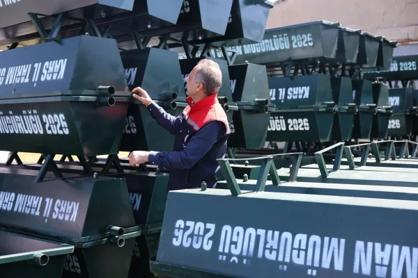 Kars’ta hayvan içme suyu sıvatlarının dağıtımına başlandı