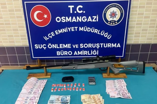 Bursa’da uyuşturucu operasyonu: 3 gözaltı, aranan 2 hükümlü yakalandı