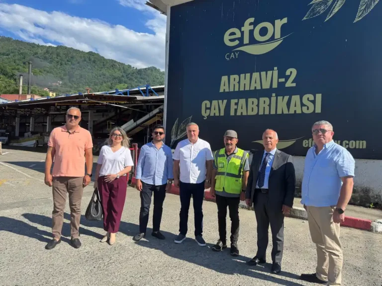 Artvin Ticaret Borsası Heyeti, çay fabrikasını inceledi