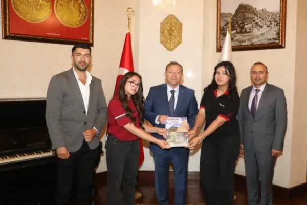 Kars Valisi Ziya Polat’tan gençlere destek: “Okul dergisi takdim edildi”