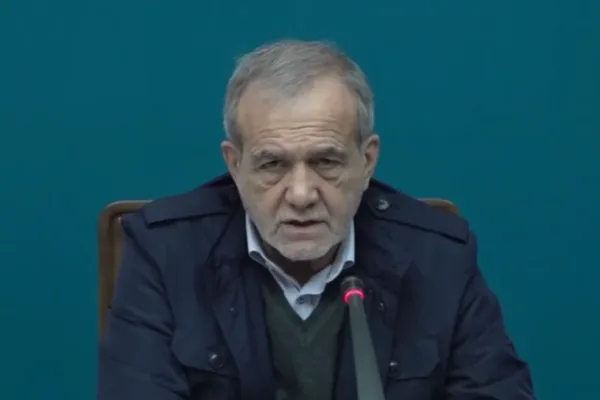 İran Cumhurbaşkanı Pezeşkiyan: Ne sahayı ne de müzakere masasını terk ettik