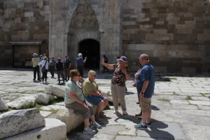Turistler, Türk dizilerinden etkilenip Sultanhanı’na geliyor