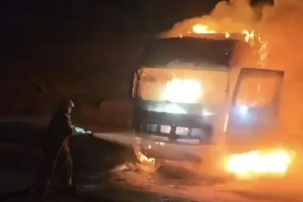 Belen’de seyir halindeki TIR’da yangın çıktı