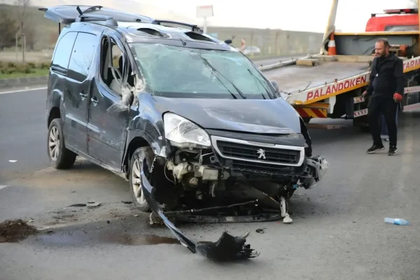Erzurum’da kaza dehşeti: Kavşakta facianın eşiğinden dönüldü