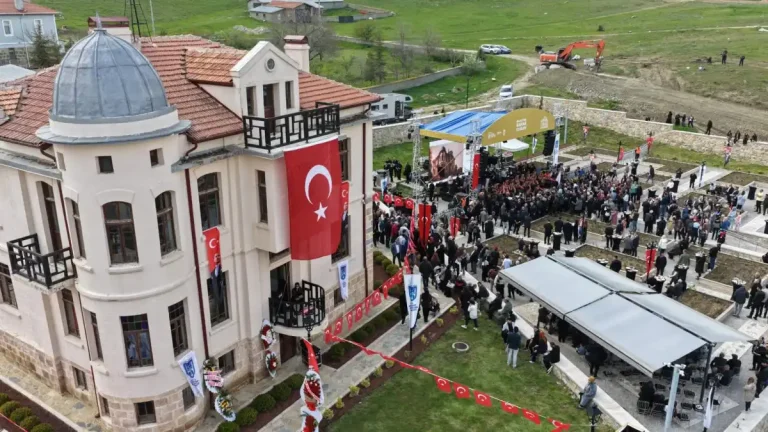 Tarihi konak yeniden hayat buldu