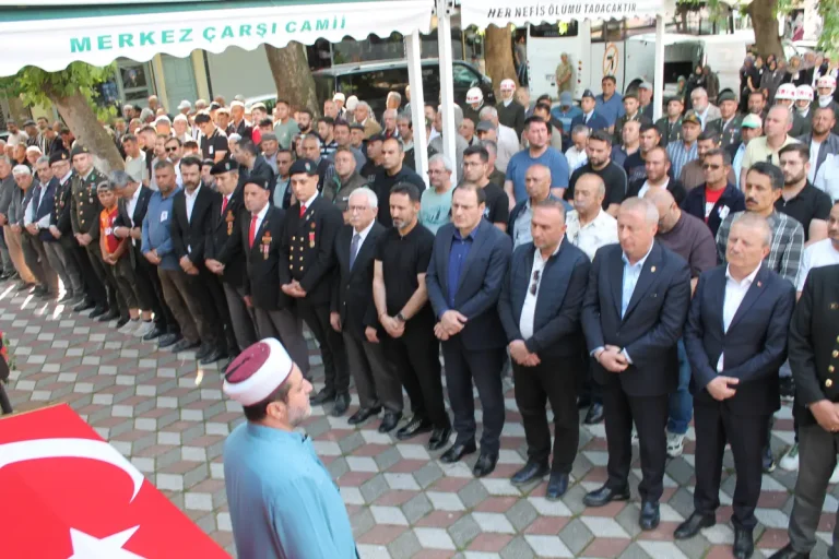 Gazi Özcan’ın cenazesi Çay ilçesinde askeri törenle toprağa verildi