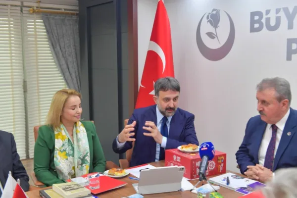 AKK Başkanı Yılmaz Büyük Birlik Partisi Genel Başkanı Destici’yi ziyaret etti