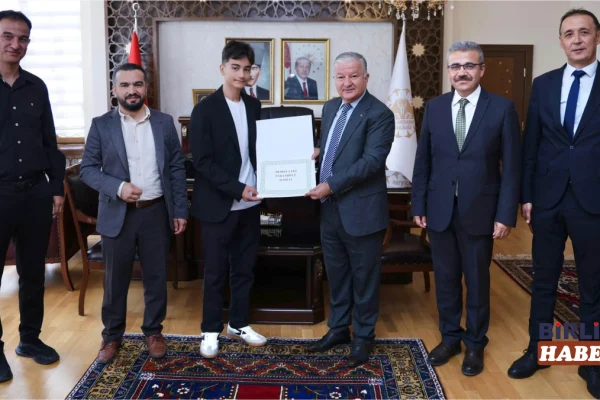 Aksaraylı Öğrenci Yapay Zekâ Yarışmasında Türkiye Birincisi Oldu