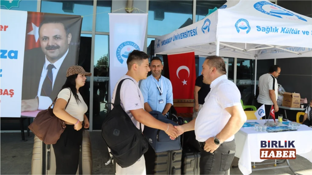 Aksaray Üniversitesi öğrencileri otogarda karşılıyor