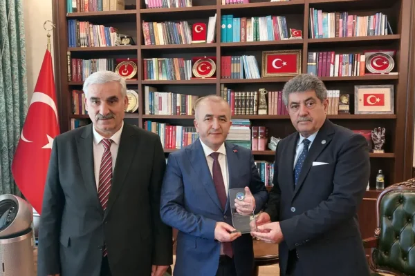 Türk Dünyası Gazeteciler Federasyonu heyetinden Elazığ Valisi Numan Hatipoğluna ziyaret