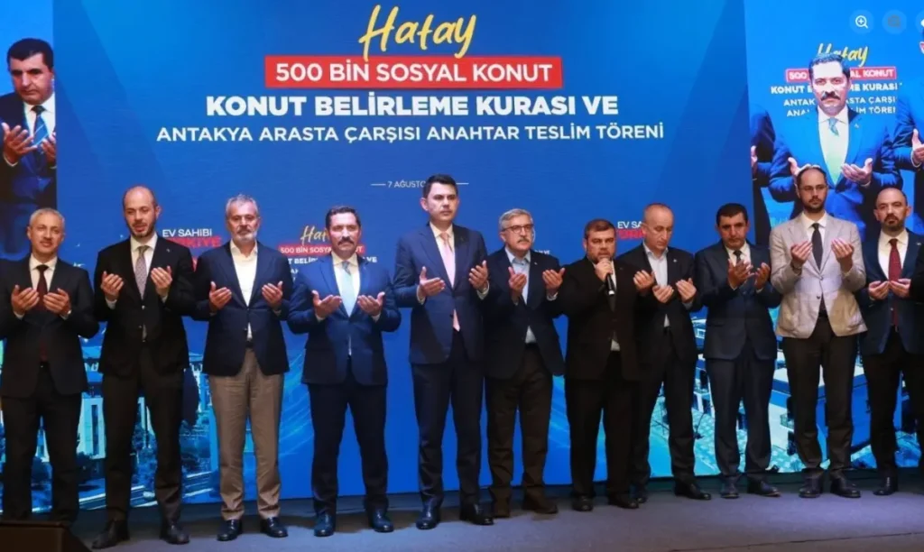 Bakan Kurum: Omuz omuza vererek zorlukları aştık