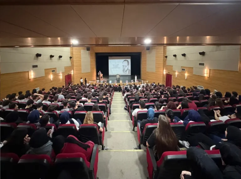 Prof. Dr. Ümit Meriç, Cemil Meriç’i Anma programı kapsamında Düzce’de öğrenci ve öğretmenlerle buluştu