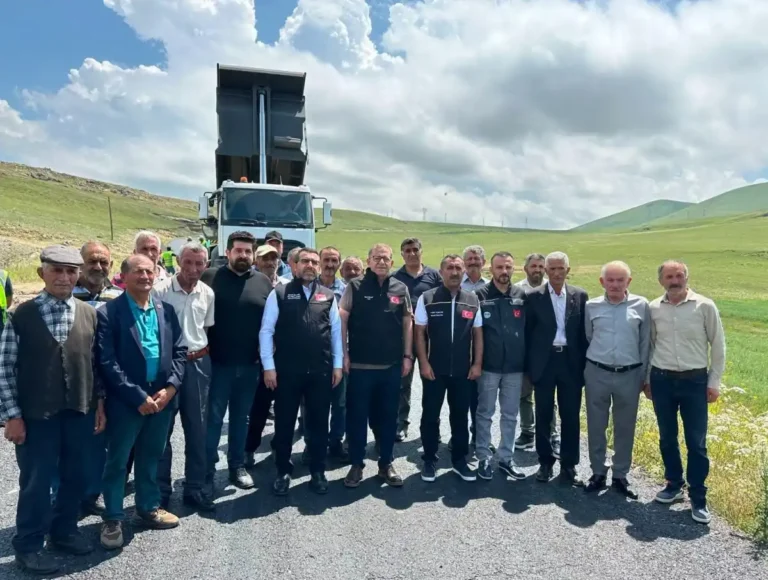 Kars’ta 9,5 Kilometrelik Grup Köy yolunda çalışmalar sürüyor