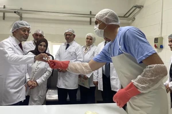 Bakan Yumaklı Kars’ta süt üretim tesisini ziyaret etti