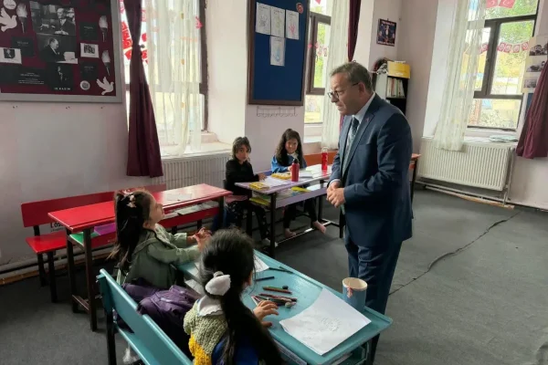 Vali Ziya Polat’tan köy okullarına ziyaret